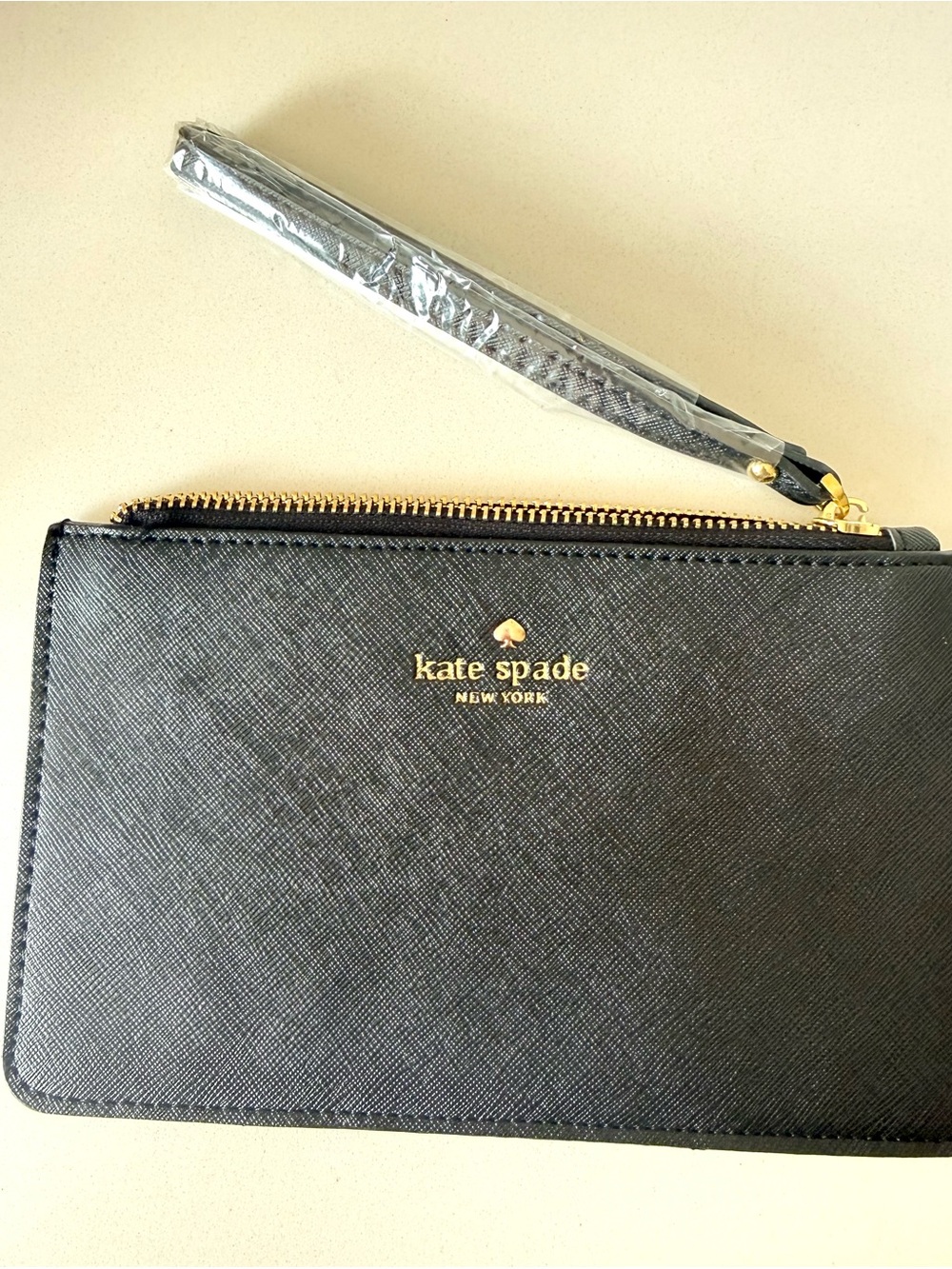 kate spade black and gold zip wristlet